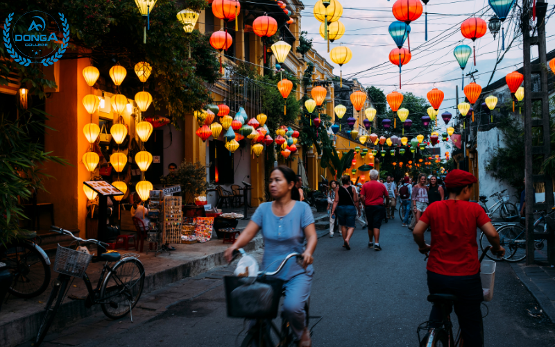 Đối tượng xét tuyển học Văn Bằng 2 Ngành Hướng Dẫn Du Lịch