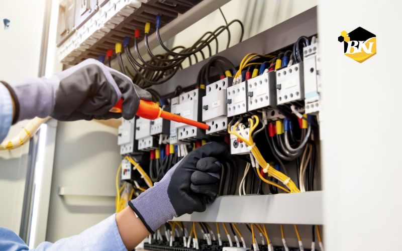 Mục tiêu đào tạo Trung Cấp Điện Công Nghiệp và Dân Dụng hệ 9+