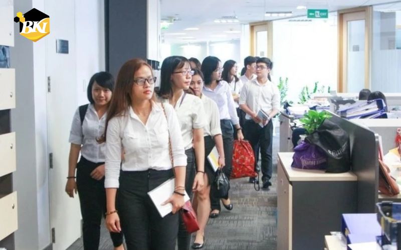 Tuyển sinh Trung Cấp Ngành Quan Hệ Công Chúng - Xét tuyển học bạ chính quy 5 Lý do nên học Trung Cấp Ngành Quan Hệ Công Chúng