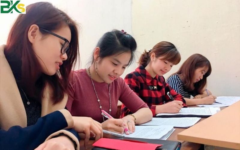 Lý Do Bạn Nên Chọn Học Thư Viện Thiết Bị Trường Học