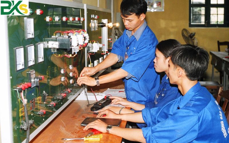 Thông tin xét tuyển Khóa Học Điện công nghiệp Hệ Trung Cấp tại BKS