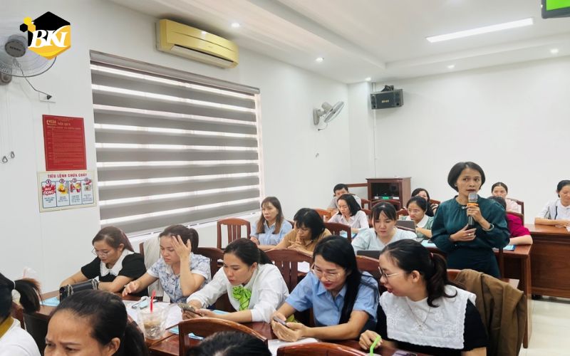 Ngành Học Văn thư hành chính có phù hợp với nữ không? 6 Vì Sao Ngành Văn Thư Hành Chính Được Nhiều Bạn Nữ Ưa Chuộng?