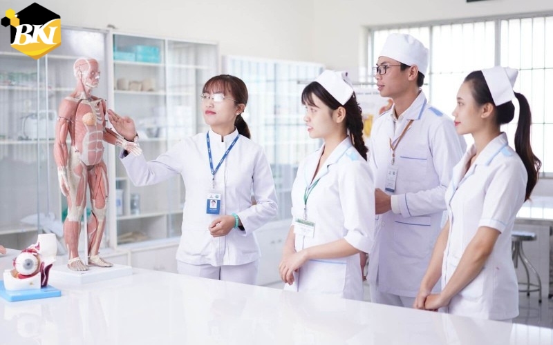 Khóa học Cao đẳng Điều Dưỡng uy tín - chi phí rẻ - mới nhất 2025? 8 Chương Trình Đào Tạo Cao Đẳng Điều Dưỡng
