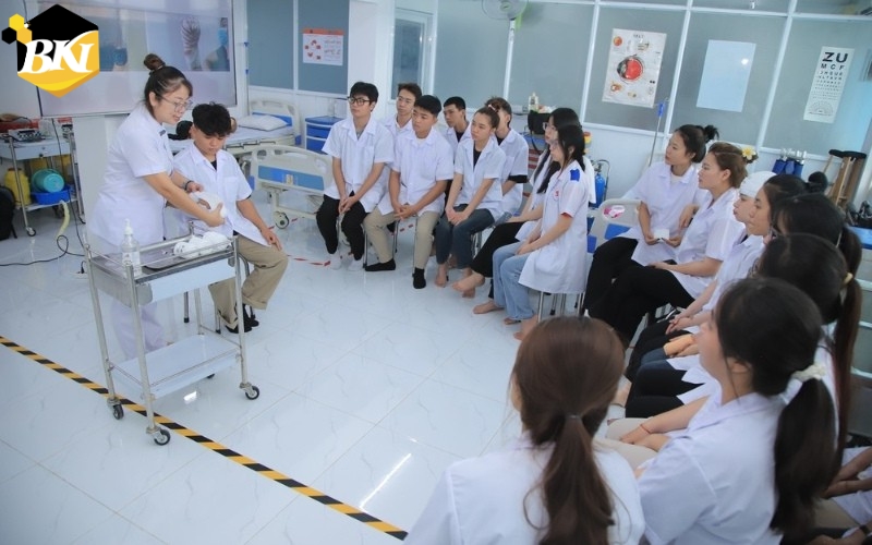 Cơ hội việc làm Cao đẳng Y sĩ đa khoa sau khi ra trường? 6 Cơ hội việc làm Cao đẳng Y sĩ đa khoa sau khi tốt nghiệp