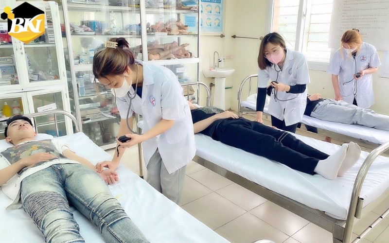 Khóa học Cao đẳng Y Sĩ Đa Khoa uy tín - chi phí rẻ - mới nhất 2025? 7 Cơ hội việc làm sau khi tốt nghiệp
