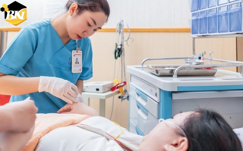 Khóa học Cao đẳng Điều Dưỡng uy tín - chi phí rẻ - mới nhất 2025? 6 Giới Thiệu Ngành Học Cao Đẳng Điều Dưỡng