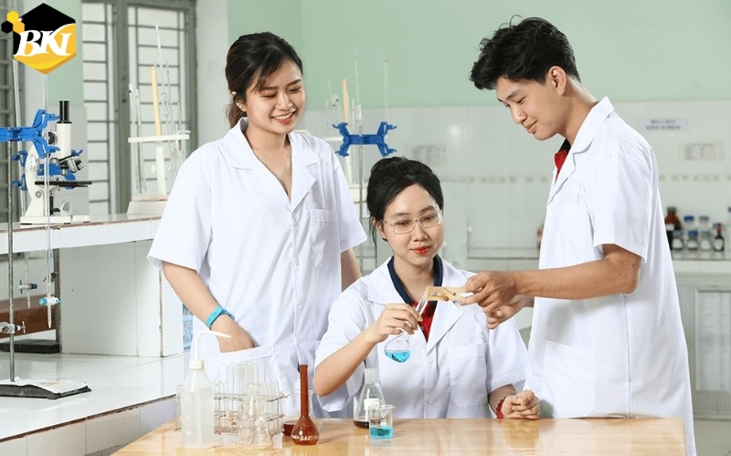 Học cao đẳng Điều dưỡng có dễ xin việc không? 7 Bằng cấp Cao đẳng Điều dưỡng tại trường Trung cấp BKI