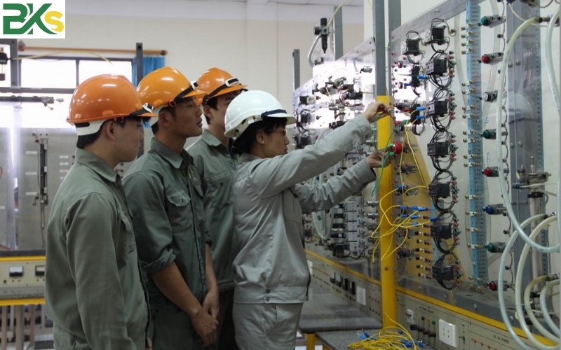 Đăng ký học trung cấp Điện công nghiệp dân dụng tại trường Bks? 5 Có nên học ngành điện công nghiệp dân dụng?