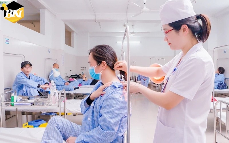 Học cao đẳng Điều dưỡng có dễ xin việc không? 5 Học Cao đẳng Điều dưỡng là gì?