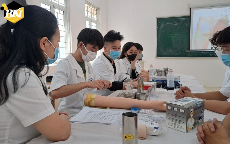 Học cao đẳng Điều dưỡng có dễ xin việc không? 6 Học cao đẳng Điều dưỡng có dễ xin việc làm sau khi ra trường