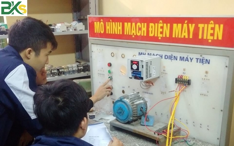 Đăng ký học trung cấp Điện công nghiệp dân dụng tại trường Bks? 7 Thông tin tuyển sinh học trung cấp Điện công nghiệp dân dụng