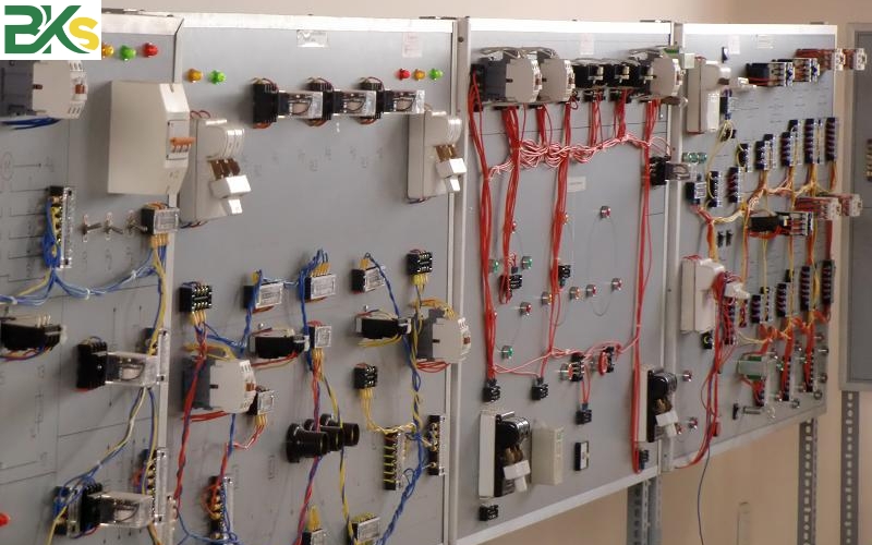 Đăng ký học trung cấp Điện công nghiệp dân dụng tại trường Bks? 6 Ưu điểm khi học trung cấp điện công nghiệp dân dụng tại trường trung cấp công nghệ bách khoa