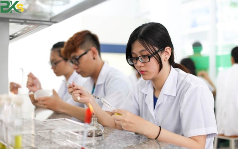 Thời gian đào tạo Cao đẳng Dược là bao lâu?