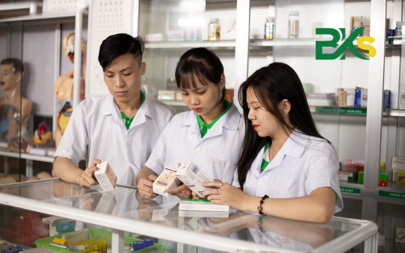 Tuyển sinh Văn bằng 2 Cao đẳng Dược mới nhất 6 Mức lương và đãi ngộ khi có văn bằng 2 Cao đẳng Dược