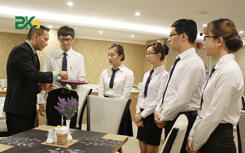 Thời gian đào tạo trung cấp quản trị khách sạn