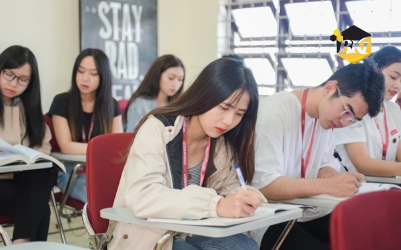 Tại sao nên học trung cấp Tiếng Anh