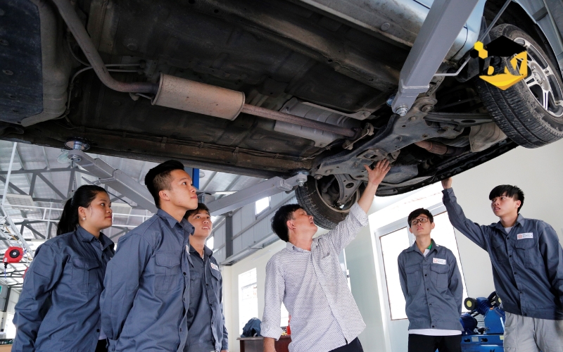 Học phí Trung cấp Công nghệ Ô tô năm 2026 6 Chương trình học Trung cấp Công nghệ Ô tô tại BKI