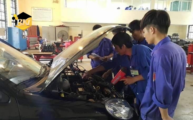 Chương trình khung Trung cấp Công nghệ Ô tô