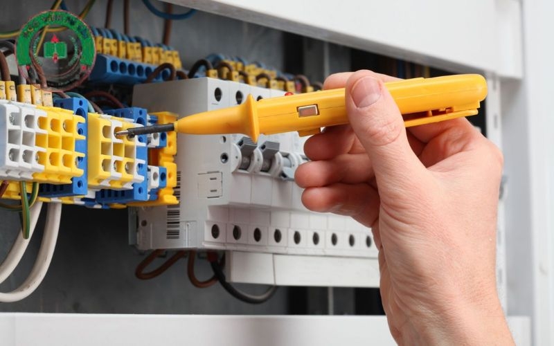 Học phí và những yếu tố quyết định chi phí học Trung cấp Điện Công nghiệp 2026