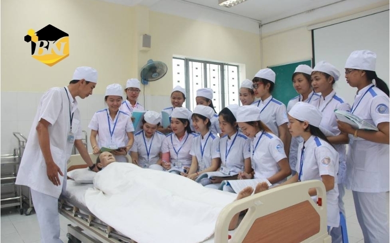 Có nên học từ xa Trung cấp Điều dưỡng năm 2026? 5 Học từ xa Trung cấp Điều dưỡng tại BKI