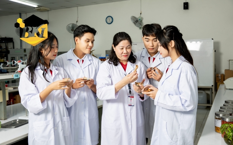 Học từ xa Trung cấp Y học cổ truyền cho người đi làm 5 Ưu điểm học từ xa Trung cấp Y học cổ truyền cho người đi làm