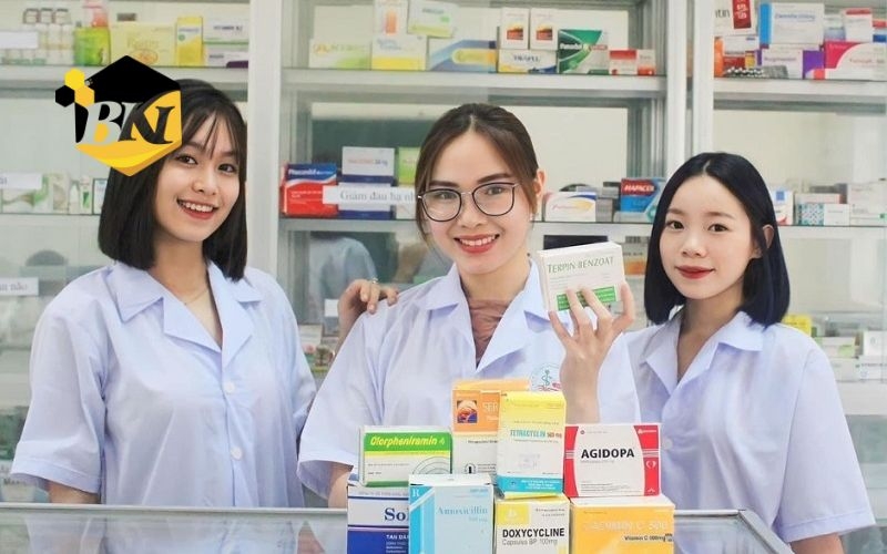 Tại sao hệ "Trực tuyến" là cứu cánh cho Dược sĩ đang đứng quầy 2026?