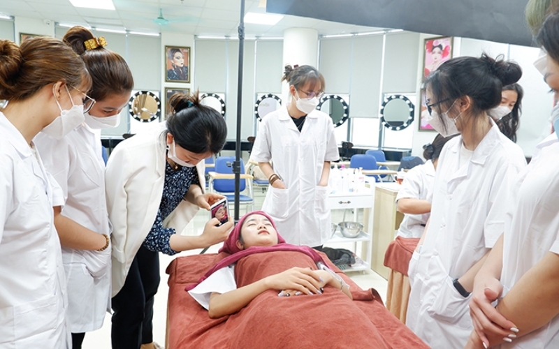 Tại sao nên chọn học Trung cấp Chăm sóc sắc đẹp tại BKI