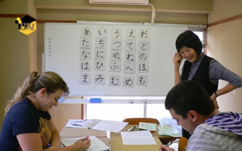 Học Văn bằng 2 Trung cấp Tiếng Nhật hệ từ xa ra trường làm gì?