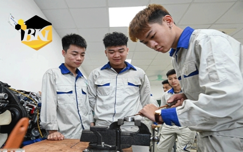Đăng ký học Cao đẳng ngành Công nghệ Ô tô đơn giản – Lấy bằng nhanh 7 Thông tin tuyển sinh Cao đẳng ngành Công nghệ Ô tô