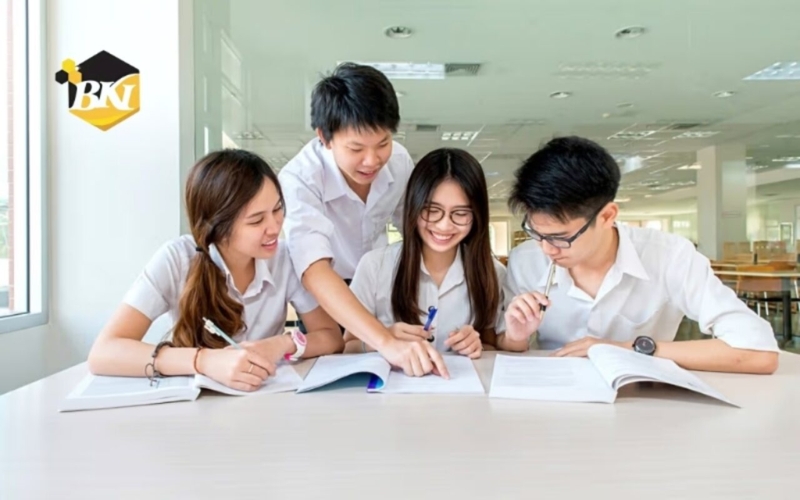 Tổng quan khóa học Trung cấp Tiếng Anh hệ văn bằng 2 