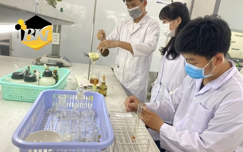 Chọn học liên thông ngành Dược sĩ tại Tuyển sinh BKI