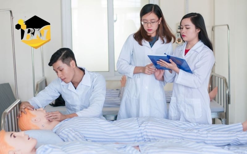 Học Trung cấp Điều dưỡng hệ vừa học vừa làm: Lịch học và điều kiện cấp CCHN 7 Chi phí trọn gói khi học trung cấp Điều dưỡng hệ vừa học vừa làm