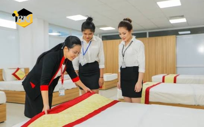 Khóa học văn bằng 2 ngành Quản trị khách sạn - Lịch học linh hoạt 5 Giá trị thực chiến khi học văn bằng 2 ngành quản trị khách sạn là gì?
