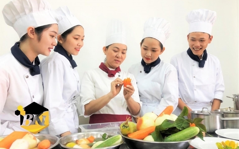 Thông báo mở khóa Kỹ thuật chế biến món ăn học cuối tuần 7 Thông tin tuyển sinh ngành kỹ thuật chế biến món ăn học cuối tuần tại Trung cấp BKI