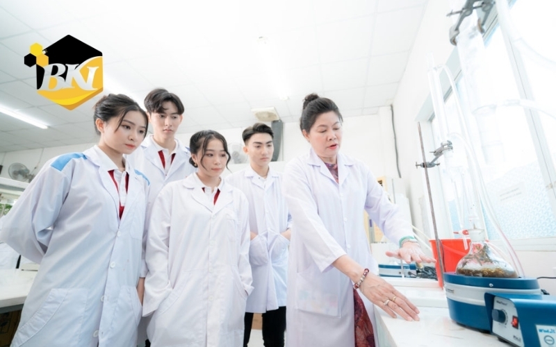 Trường Trung cấp ngành Dược xét học bạ - Đào tạo linh hoạt 5 Điều kiện Trung cấp ngành Dược xét học bạ có khó không?