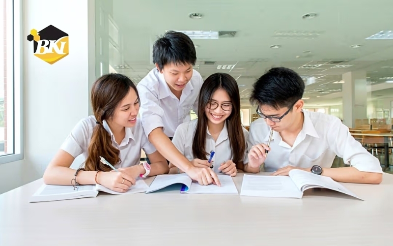 Sở hữu bằng Trung cấp ngành Tiếng Anh: Cơ hội thăng tiến và tăng thu nhập tốt nhất 7 Thông tin tuyển sinh bằng trung cấp ngành tiếng anh tại BKI