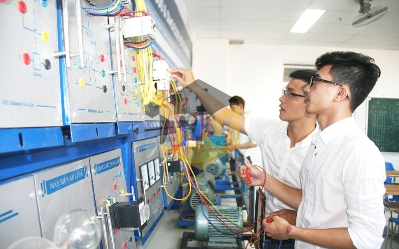 Học điện công nghiệp trực tuyến liệu có đảm bảo tay nghề? 6 Chi phí cho một khóa học điện công nghiệp trực tuyến là bao nhiêu?