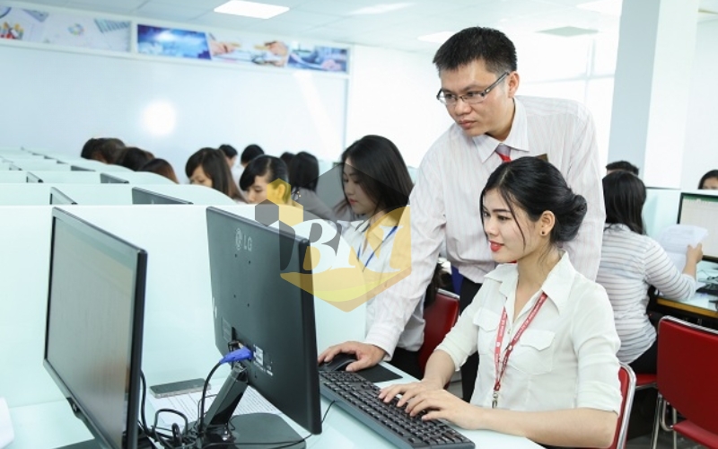Lợi ích tài chính khi chọn văn bằng 2 ngành kế toán học cuối tuần