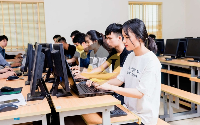 Mở khóa Trung cấp ngành Công nghệ Thông tin - Học T7/CN 6 Chi phí Trung cấp ngành Công nghệ thông tin học T7/CN bao nhiêu?